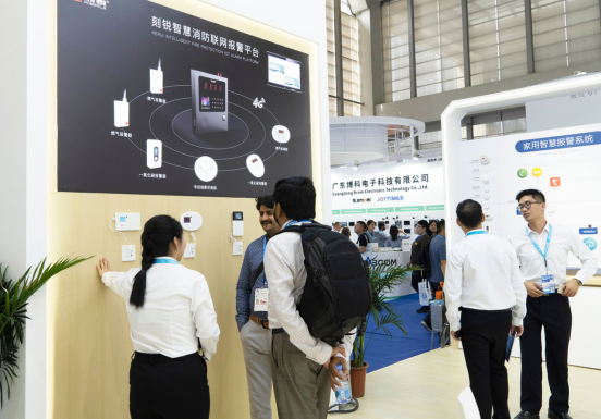 展会举行时-现场直击-2023安博会第三天，，，，，mg冰球突破豪华版继续精彩